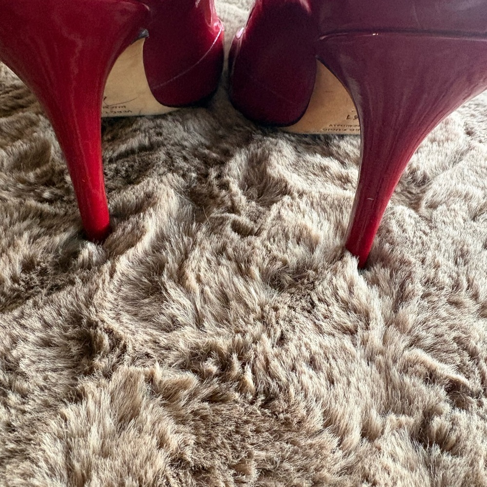 Manolo Blahnik Red Patent Leather Heels - Picture 5 of 6